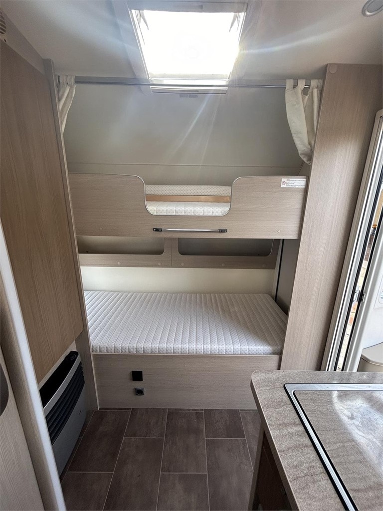 Foto 11 CARAVANA BURSTNER AVERSO PLUS 440TK-AIRE ACONDICIONADO-MOVER- 