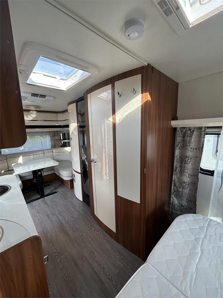 Foto 8 CARAVANA HOBBY 540 UFF EXCELLENT-CAMA EN ISLA-AIRE-MOVER-TOLDO 