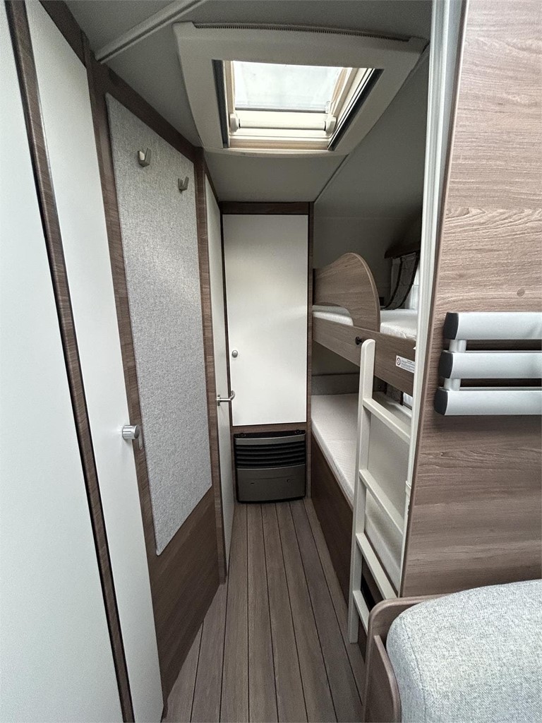 Foto 6  CARAVANA  KNAUS SPORT SILVER SELECTION 500 KD-AIRE-MOVER-NEVERA GRANDE 